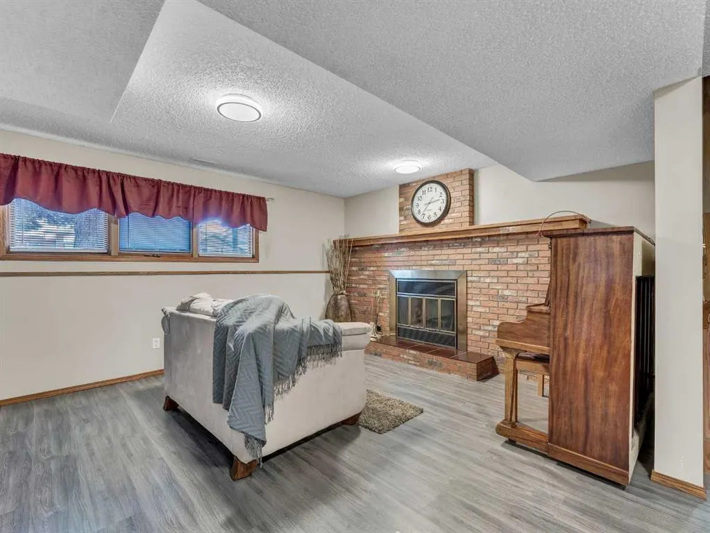 35 Rideau Crescent SE