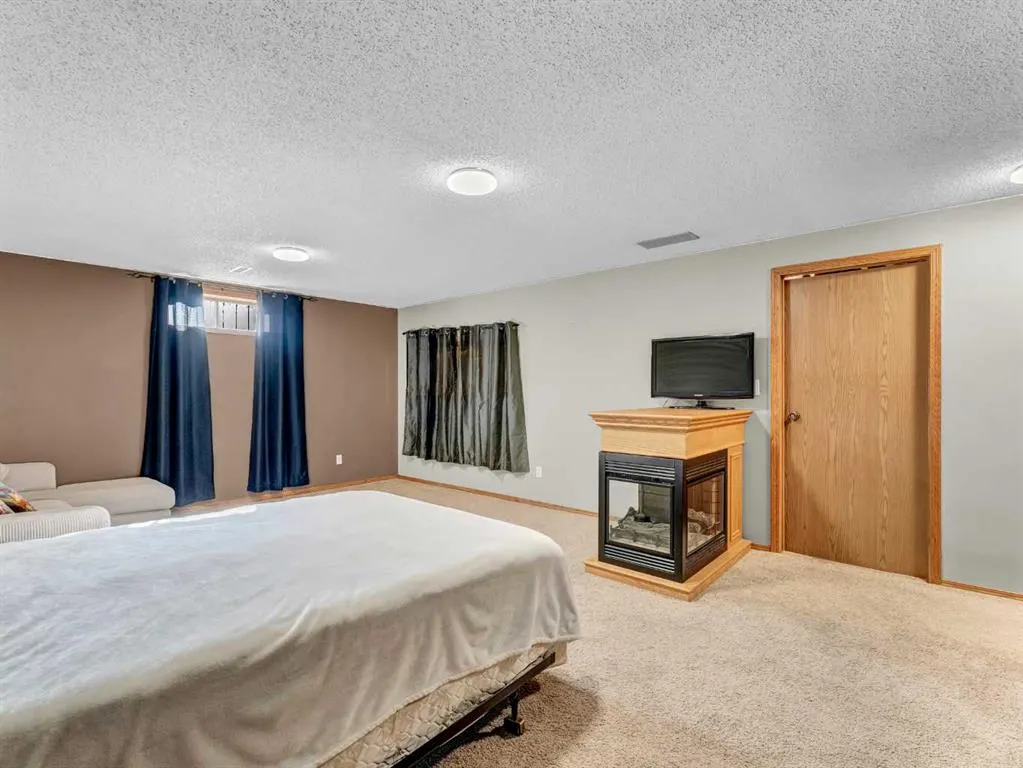 35 Rideau Crescent SE