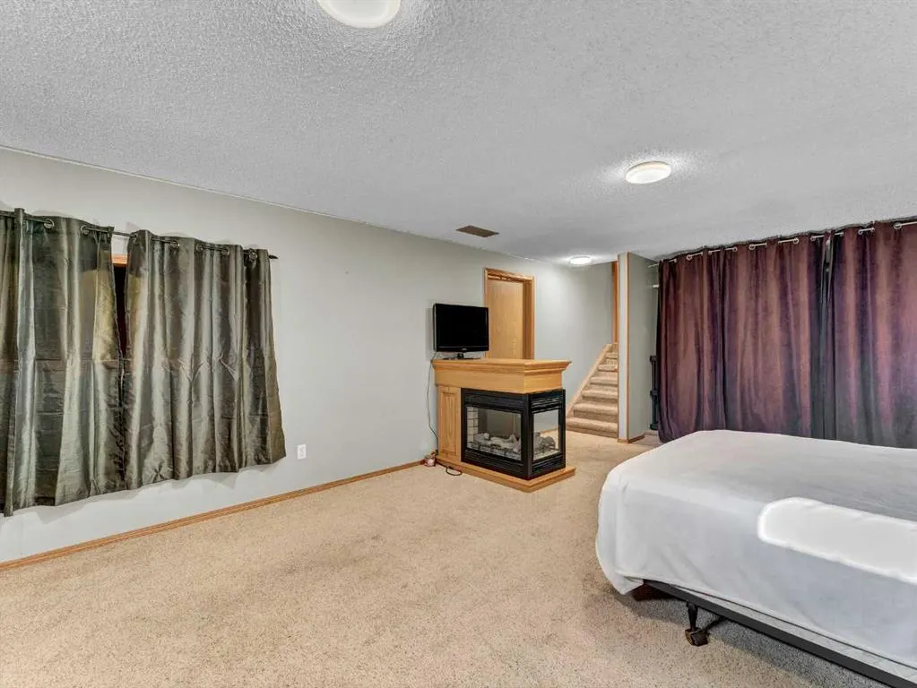 35 Rideau Crescent SE