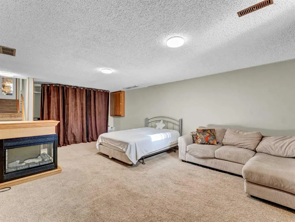 35 Rideau Crescent SE