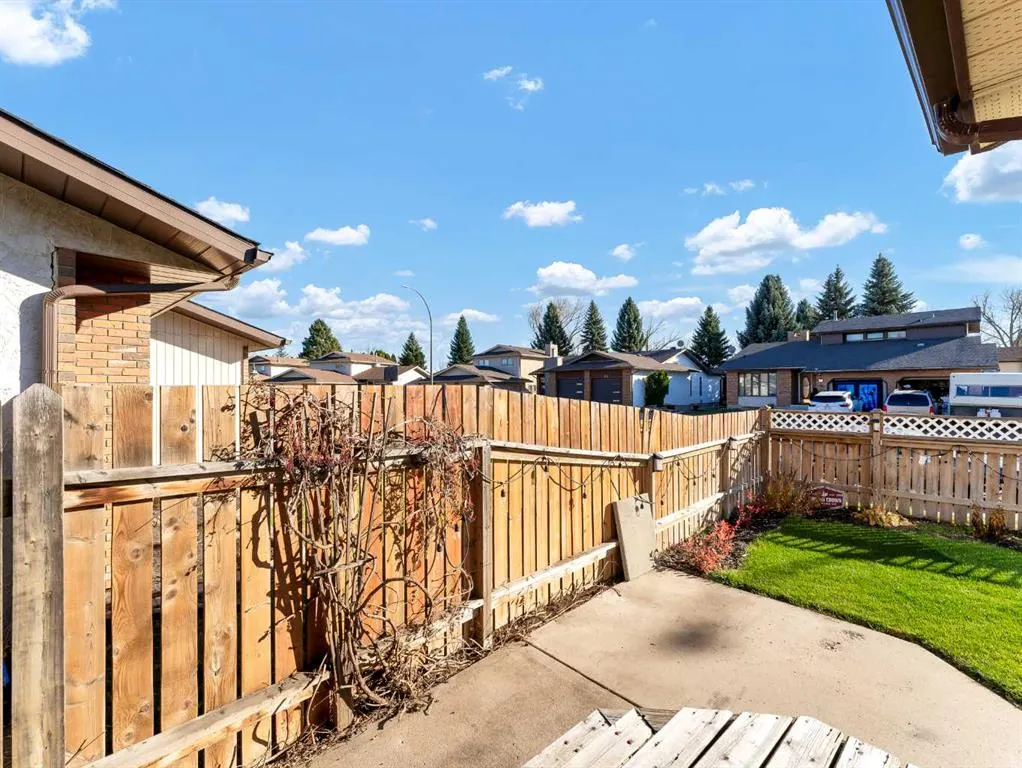 35 Rideau Crescent SE