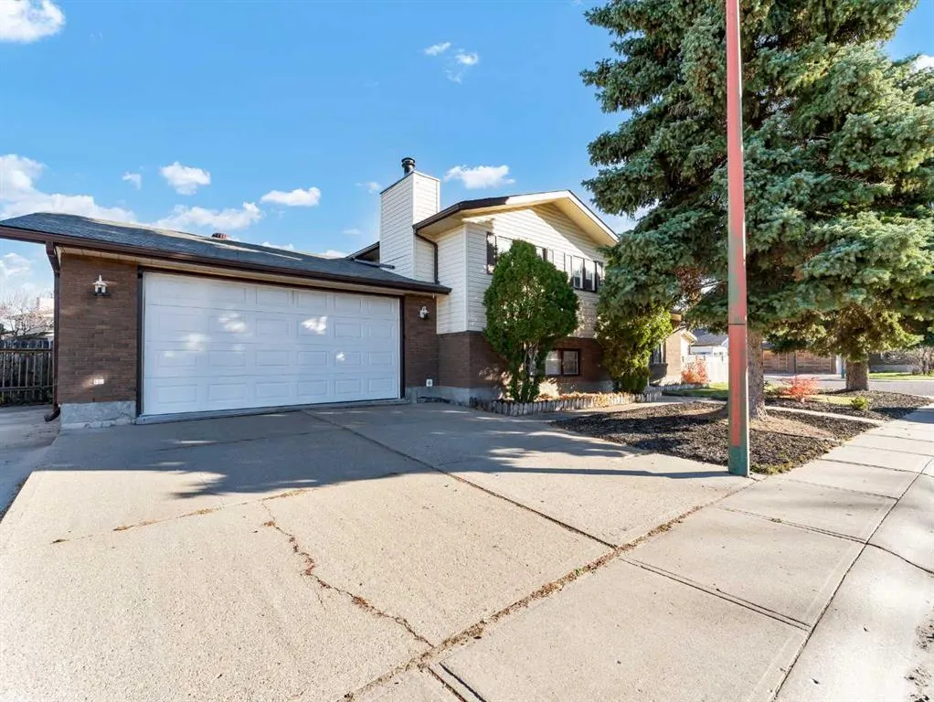 35 Rideau Crescent SE