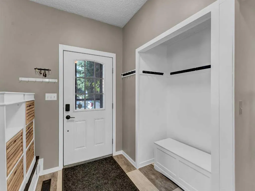 35 Rideau Crescent SE