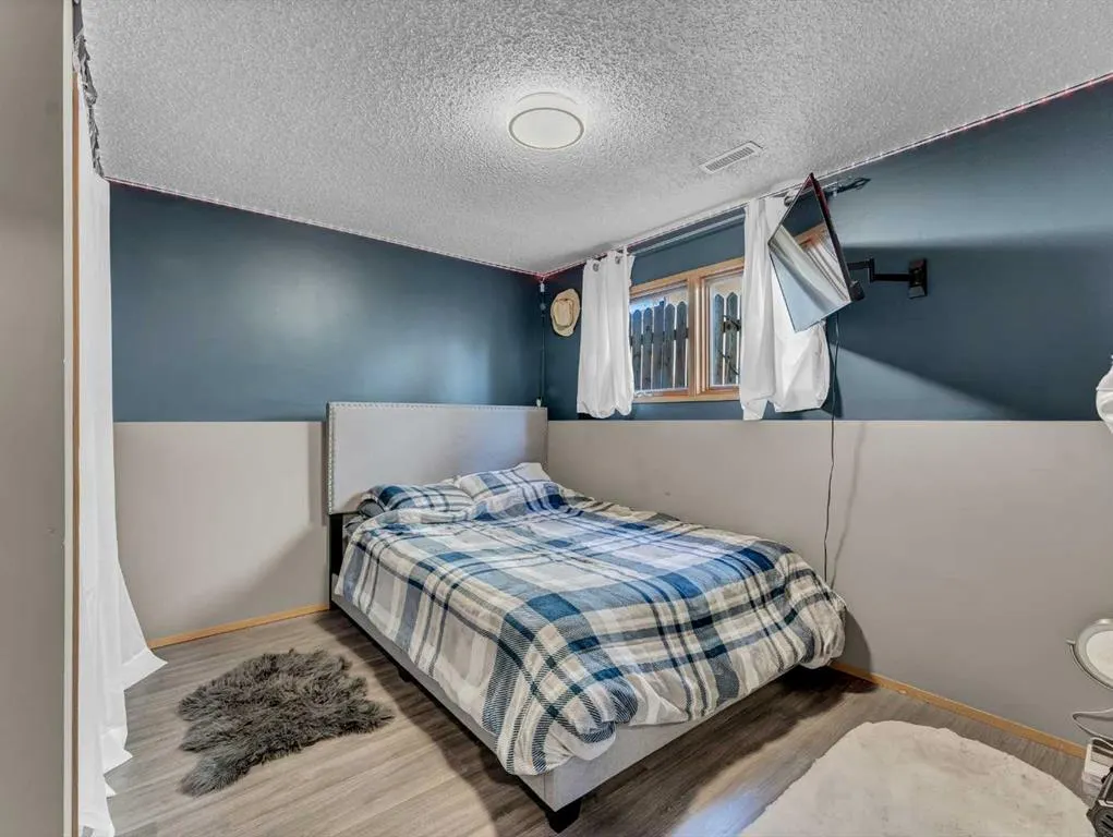 35 Rideau Crescent SE