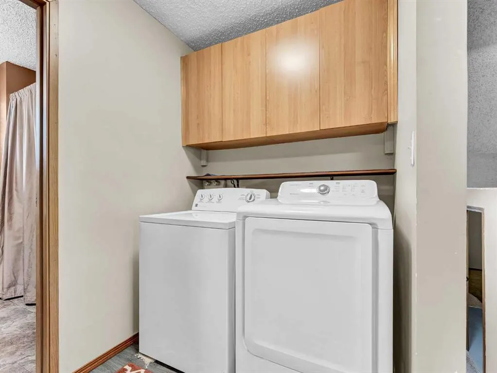 35 Rideau Crescent SE