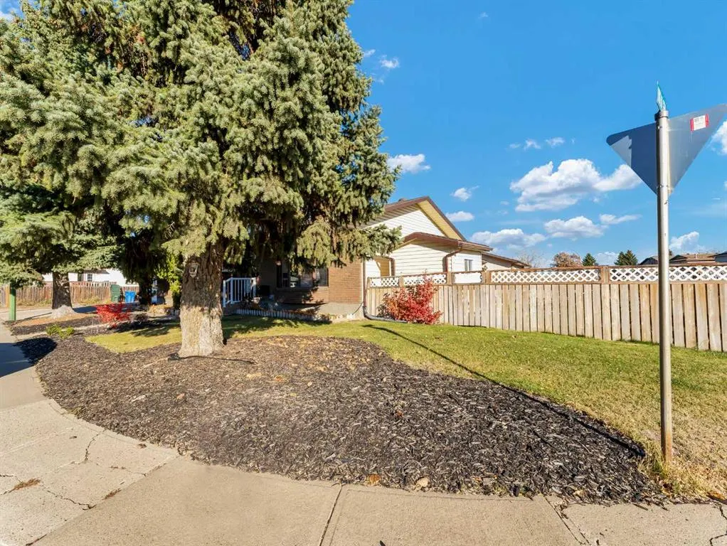 35 Rideau Crescent SE