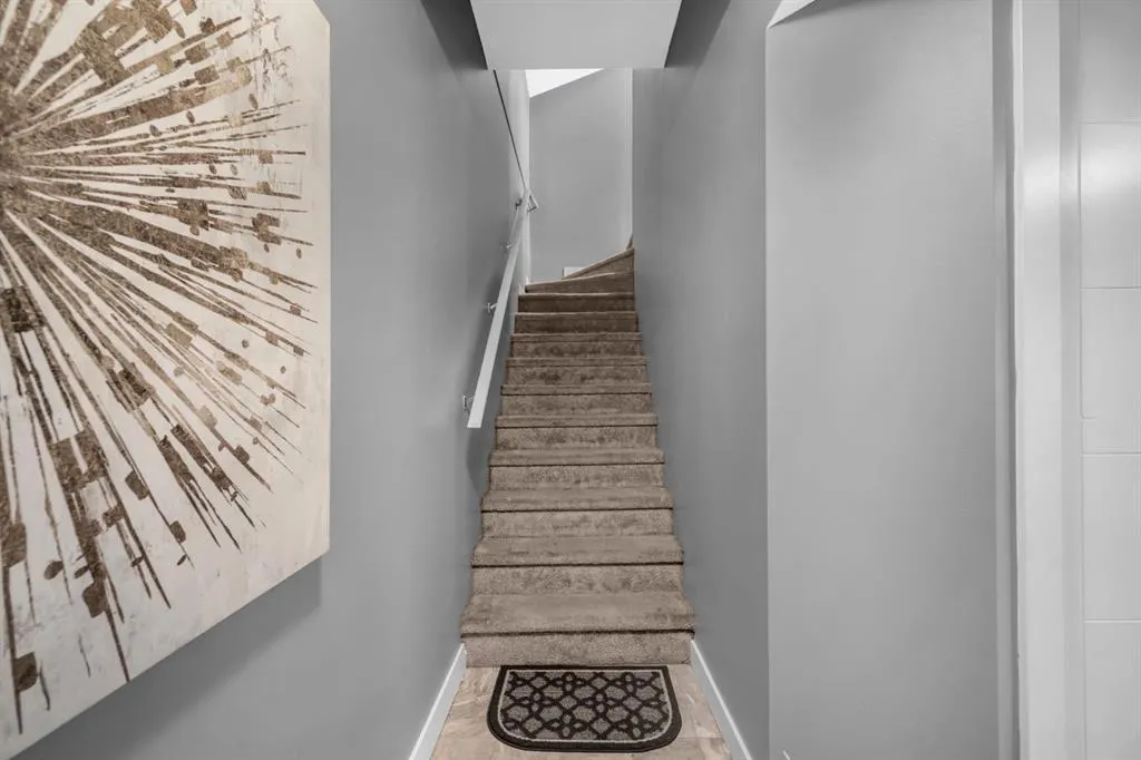 714 Redstone View NE