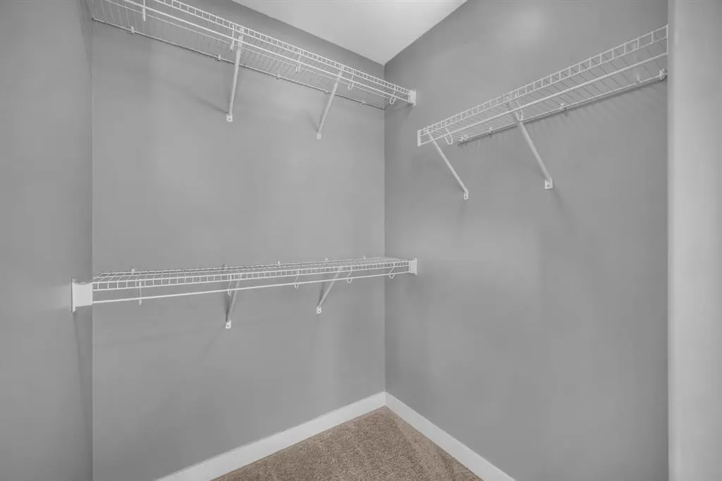 714 Redstone View NE