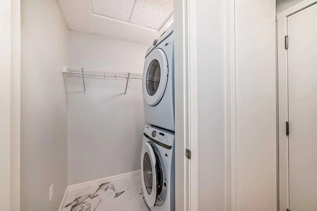 33 Carringham Gate NW, #2206