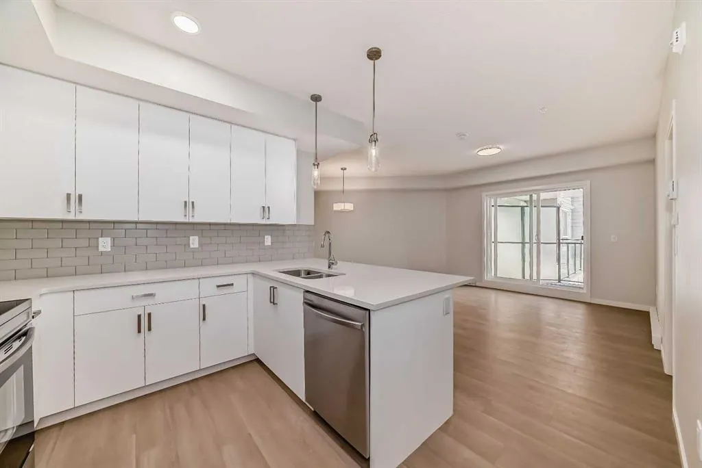 33 Carringham Gate NW, #2206