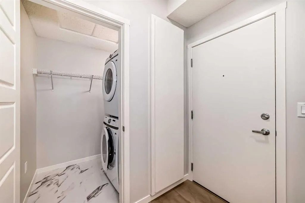 33 Carringham Gate NW, #2206