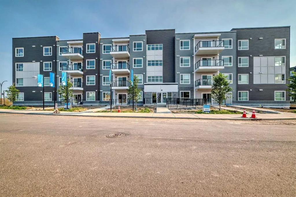 33 Carringham Gate NW, #2206