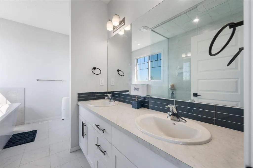 633 Windrow Manor SW