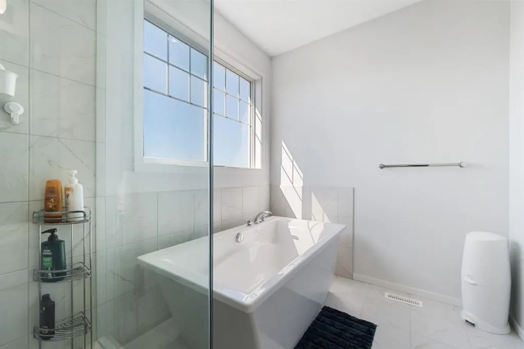 633 Windrow Manor SW