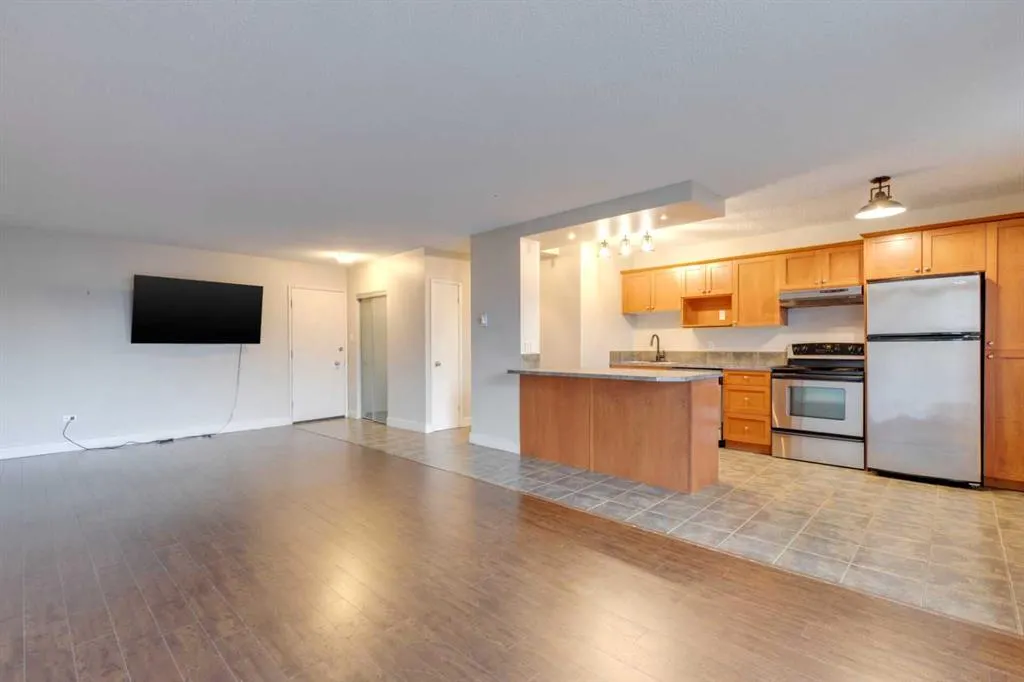 1027 Cameron Avenue SW, #402