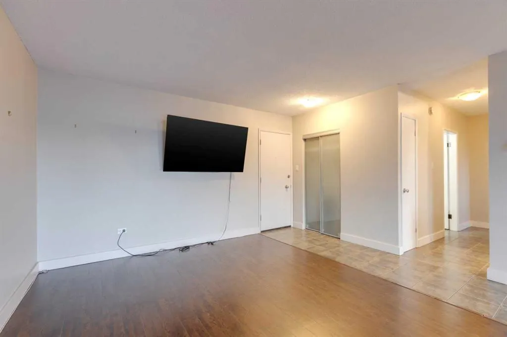 1027 Cameron Avenue SW, #402