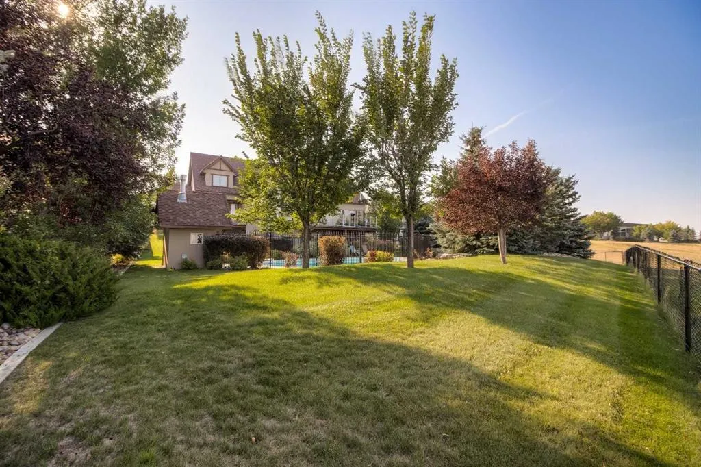 210 Sandstone Place S