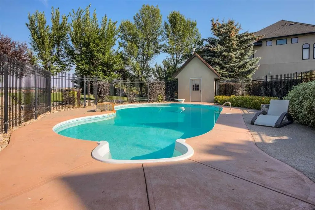 210 Sandstone Place S