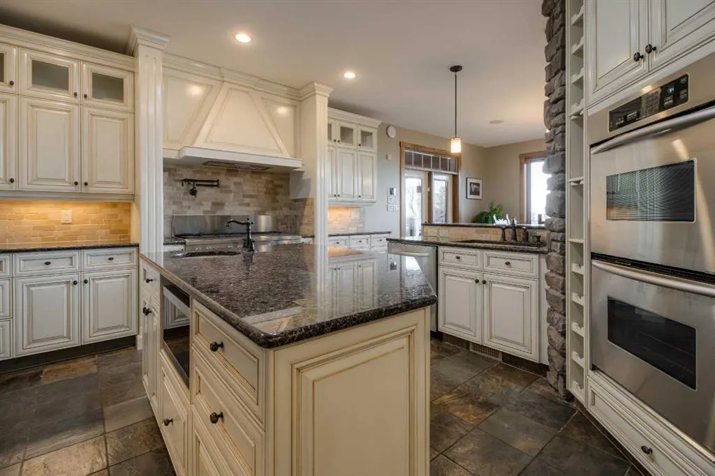 210 Sandstone Place S