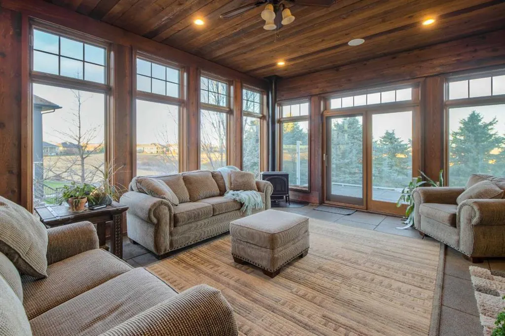 210 Sandstone Place S