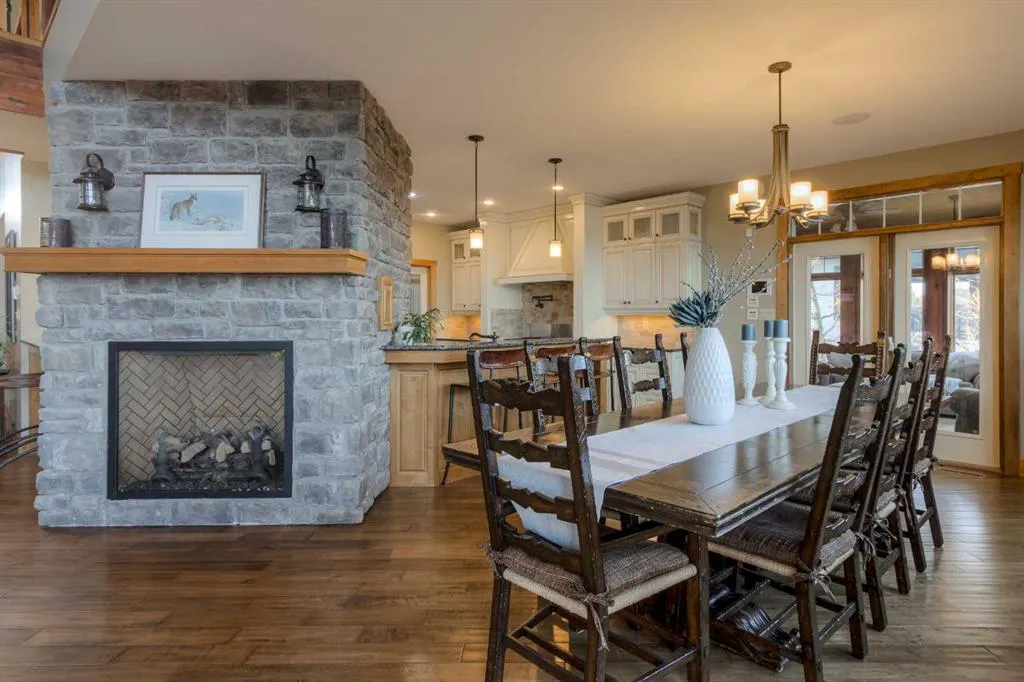 210 Sandstone Place S