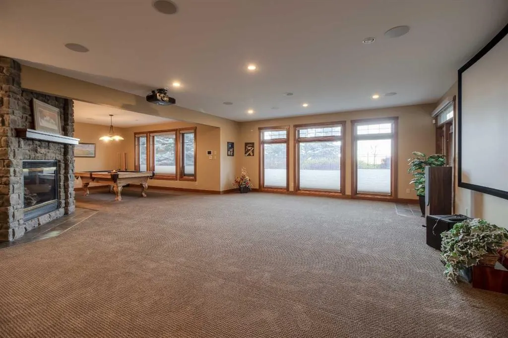 210 Sandstone Place S