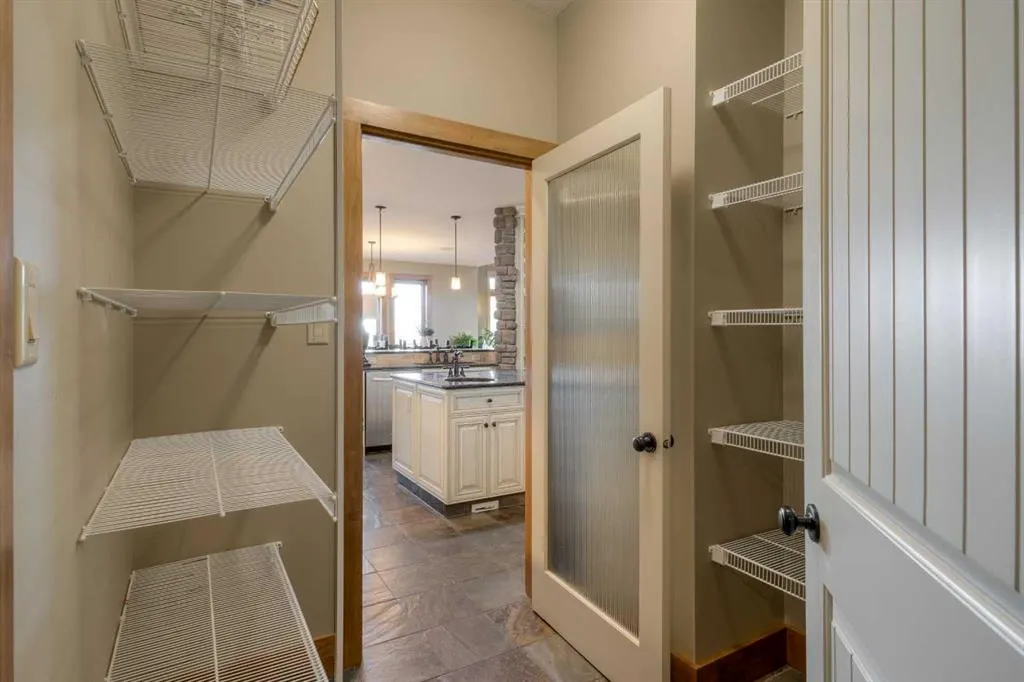 210 Sandstone Place S