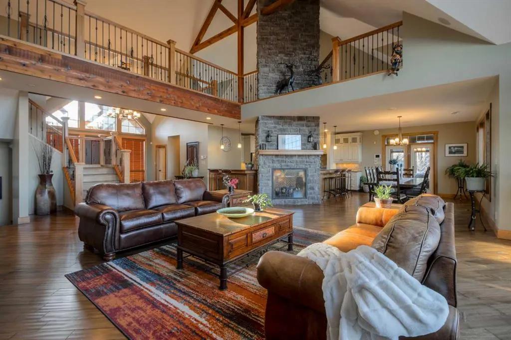 210 Sandstone Place S