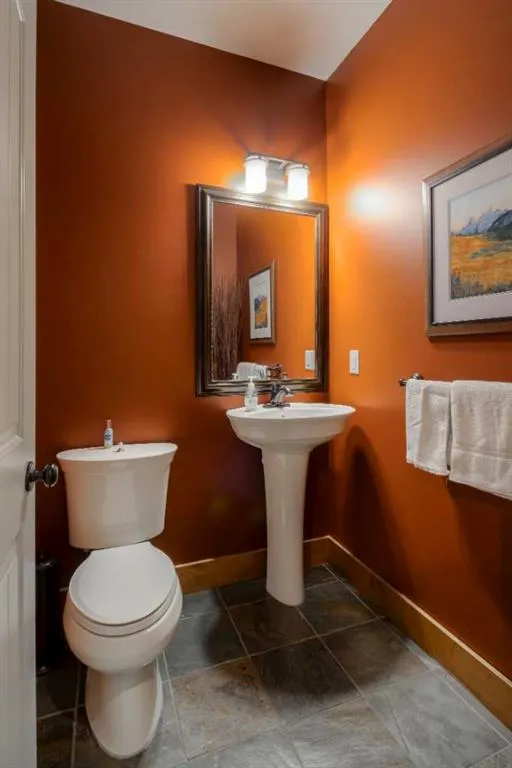 210 Sandstone Place S