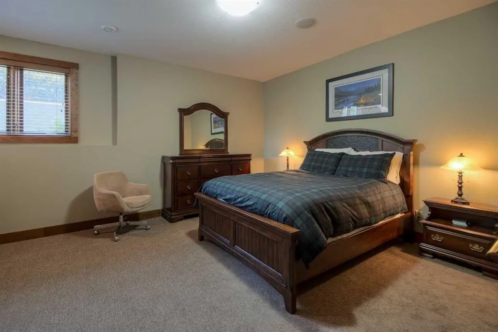 210 Sandstone Place S