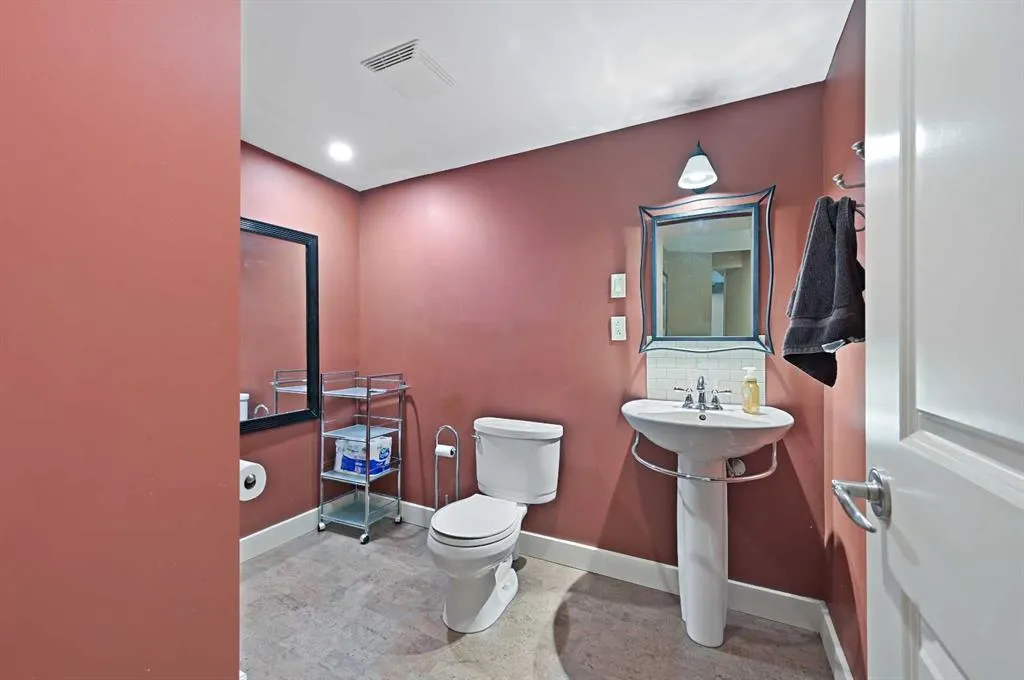 41 Strathridge Crescent SW