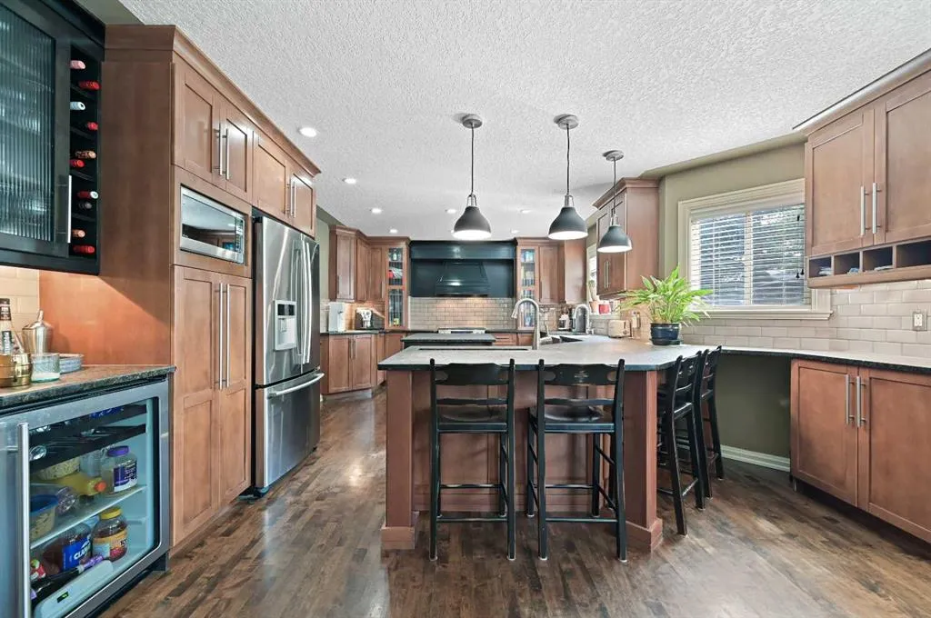 41 Strathridge Crescent SW