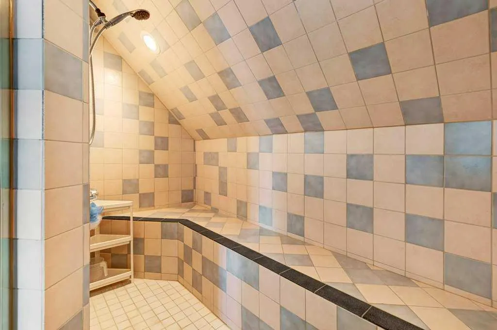 705 56 Avenue SW, #301