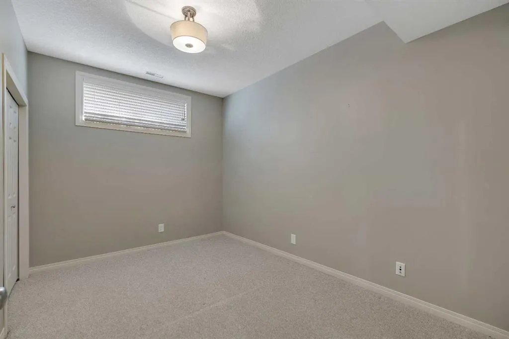 106 Thornbird Way SE