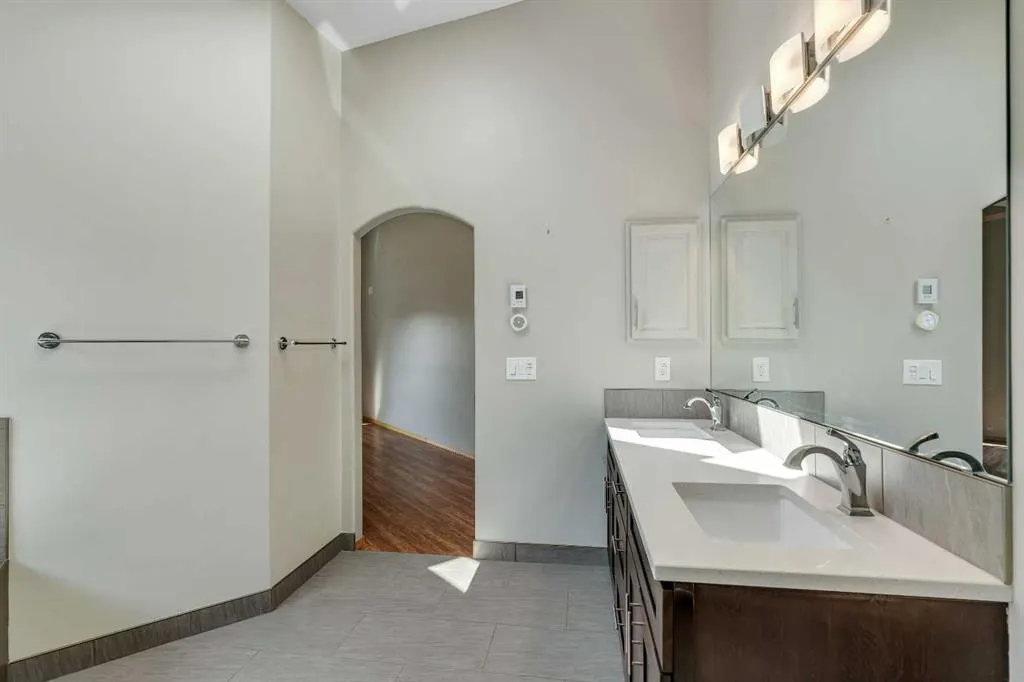 106 Thornbird Way SE