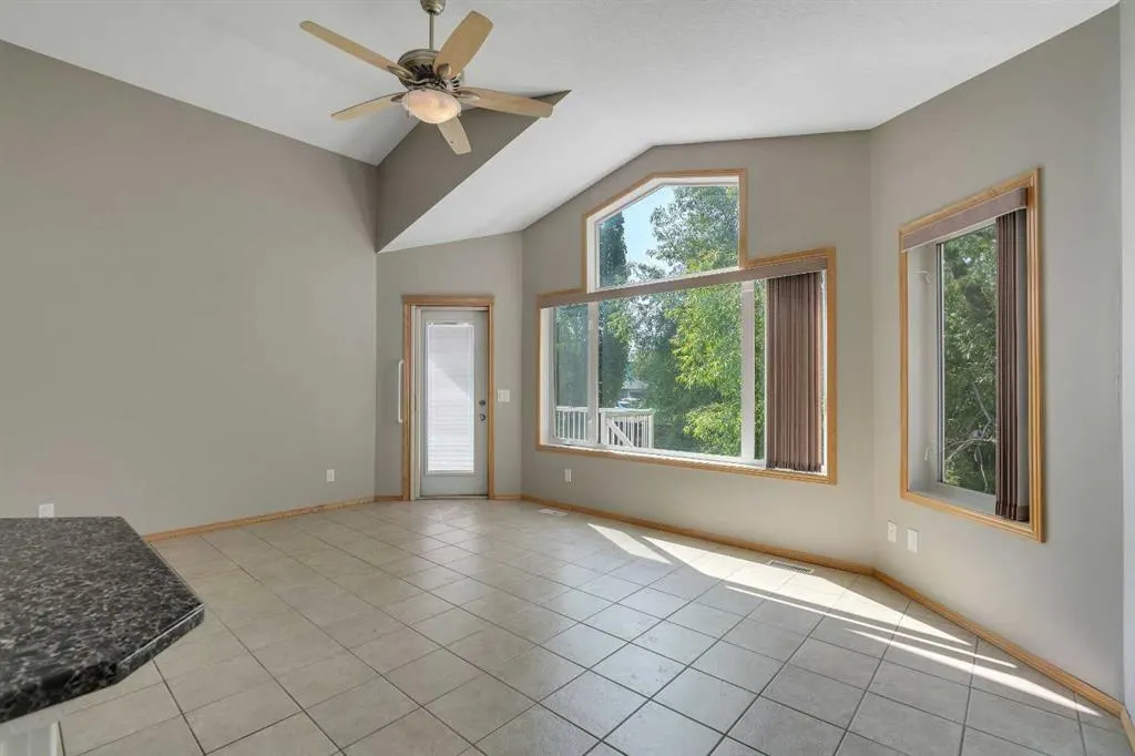 106 Thornbird Way SE