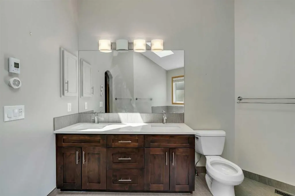 106 Thornbird Way SE