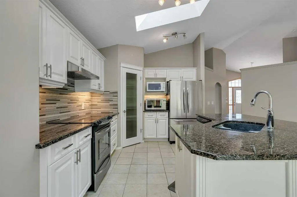 106 Thornbird Way SE