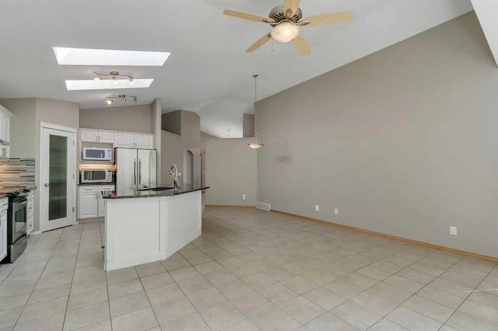 106 Thornbird Way SE