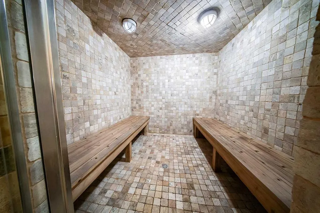 5040 53 Street, #207