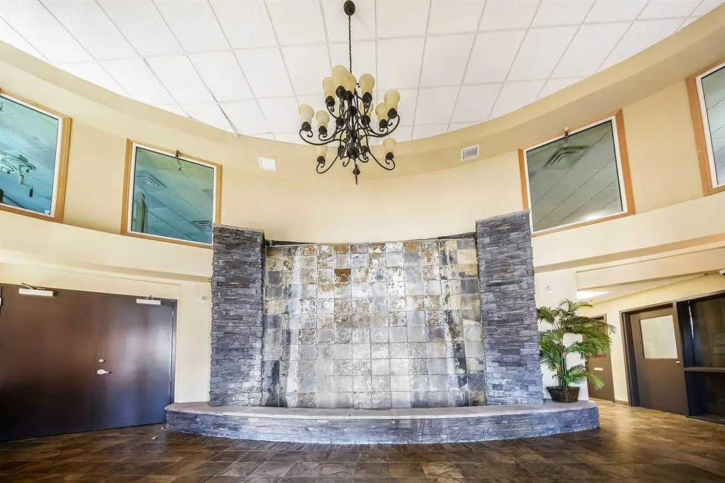 5040 53 Street, #207