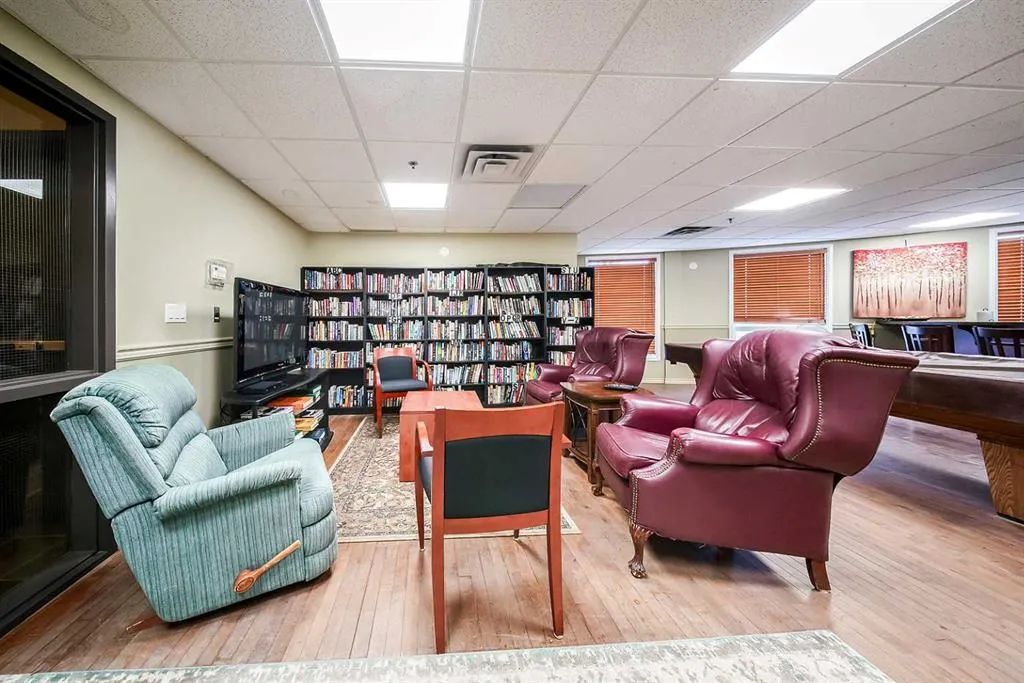 5040 53 Street, #207