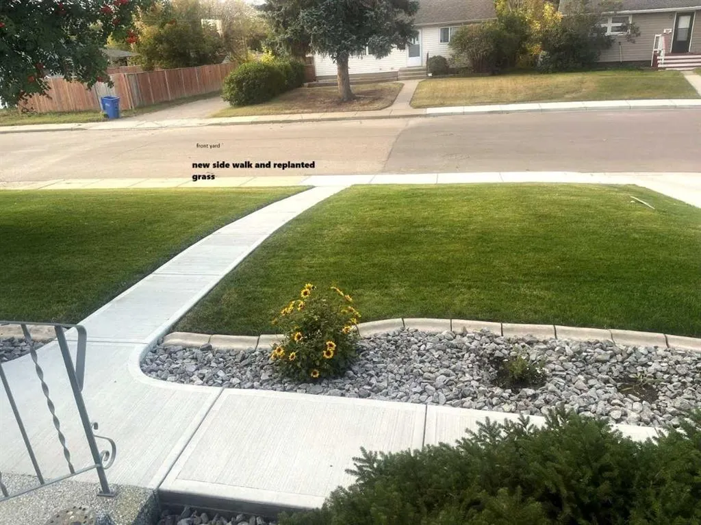 3828 Eastwood Crescent