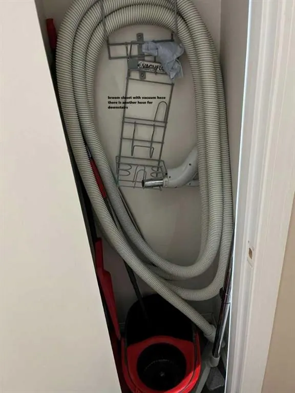 3828 Eastwood Crescent