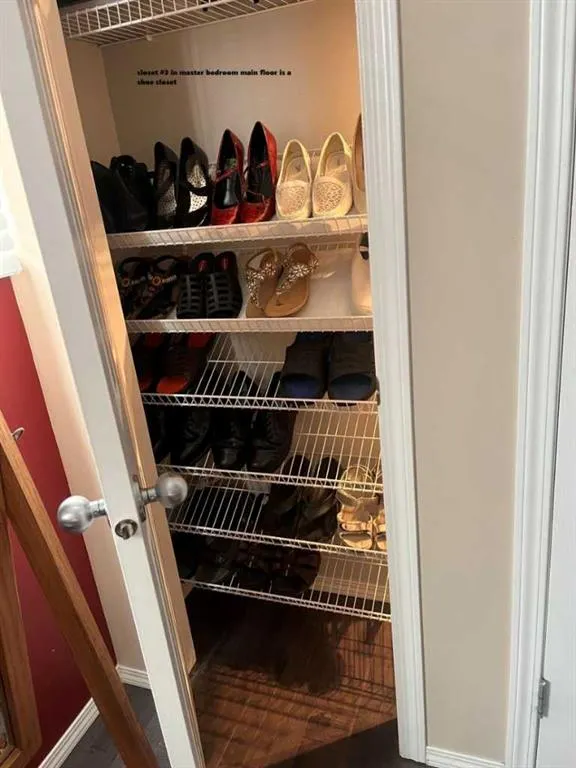 3828 Eastwood Crescent