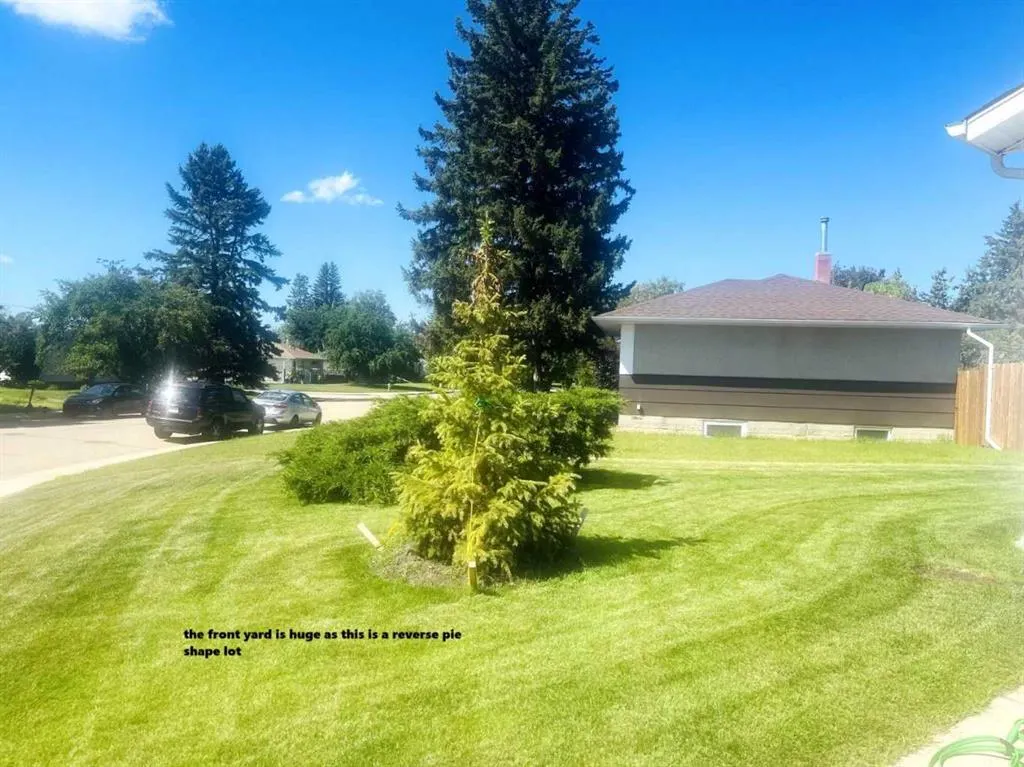 3828 Eastwood Crescent