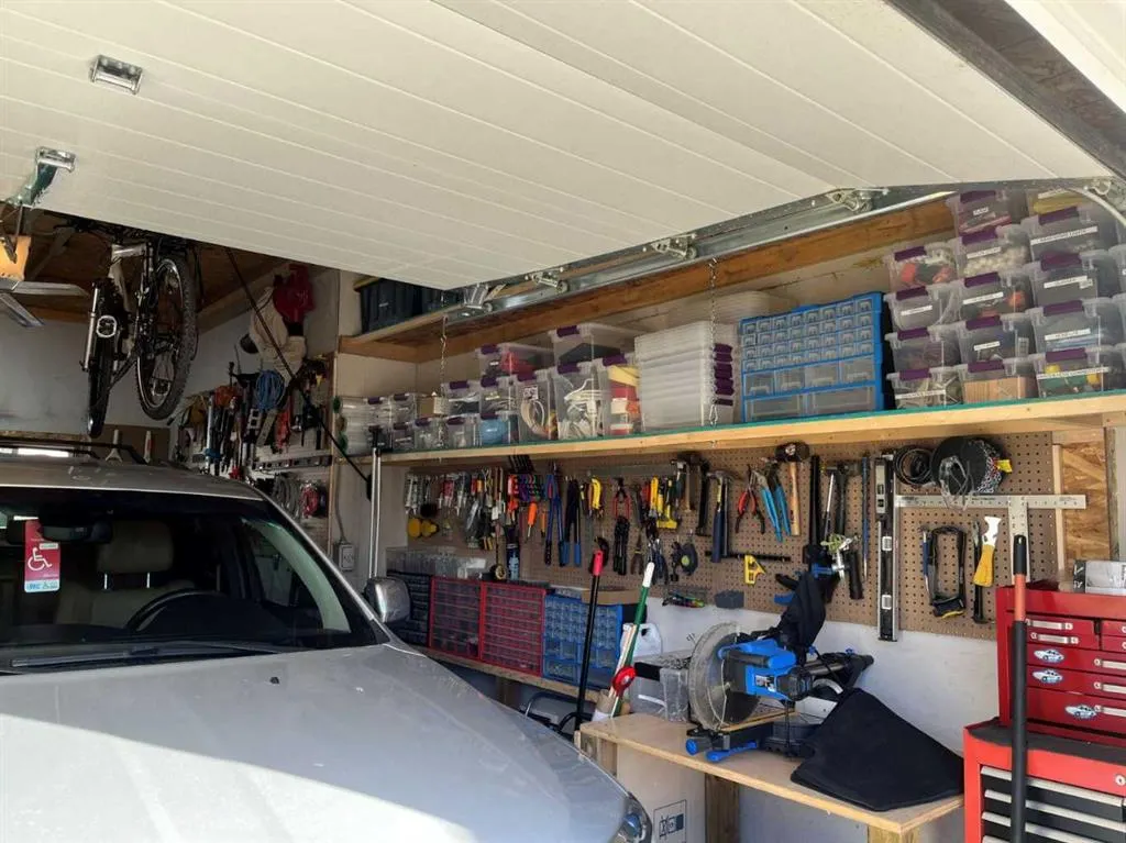 3828 Eastwood Crescent