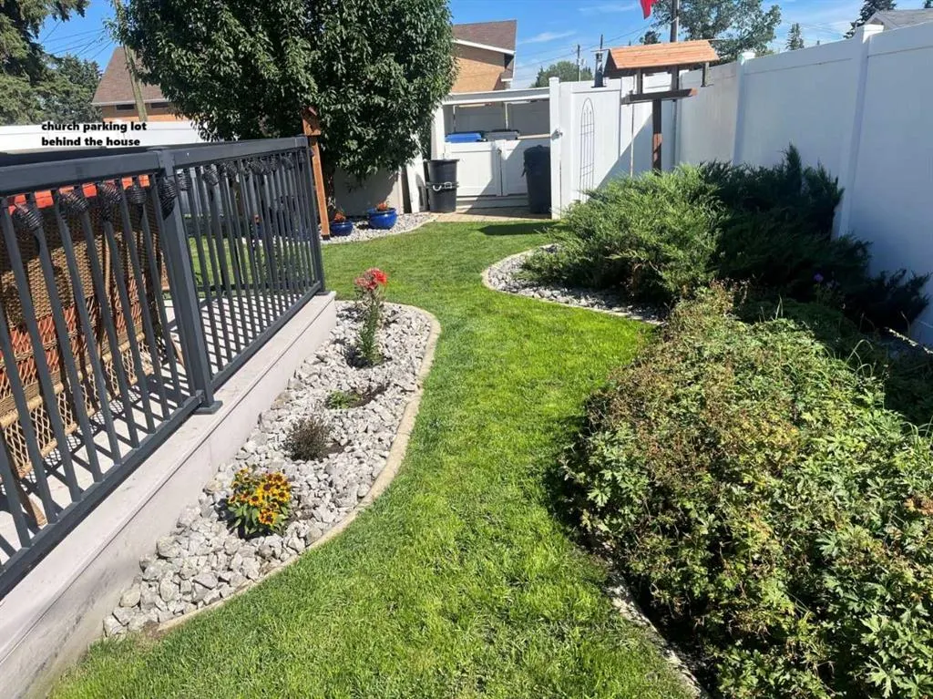 3828 Eastwood Crescent