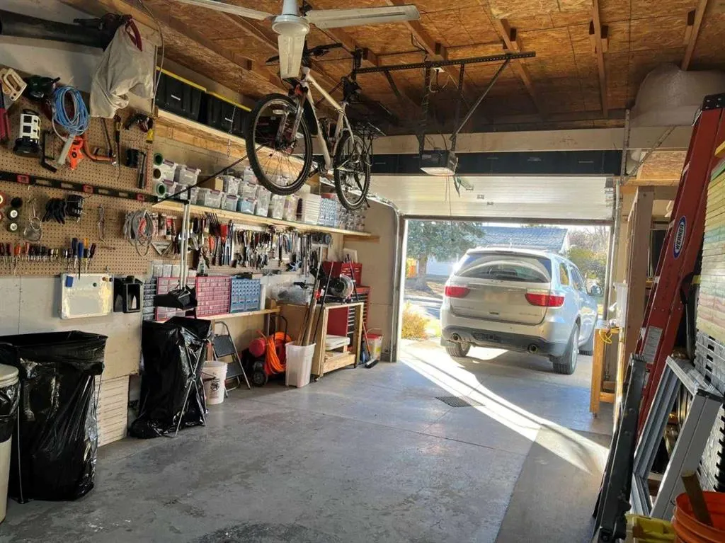 3828 Eastwood Crescent