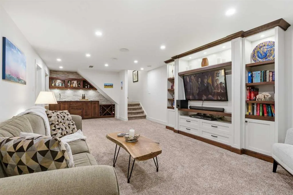 631 Willoughby Crescent SE